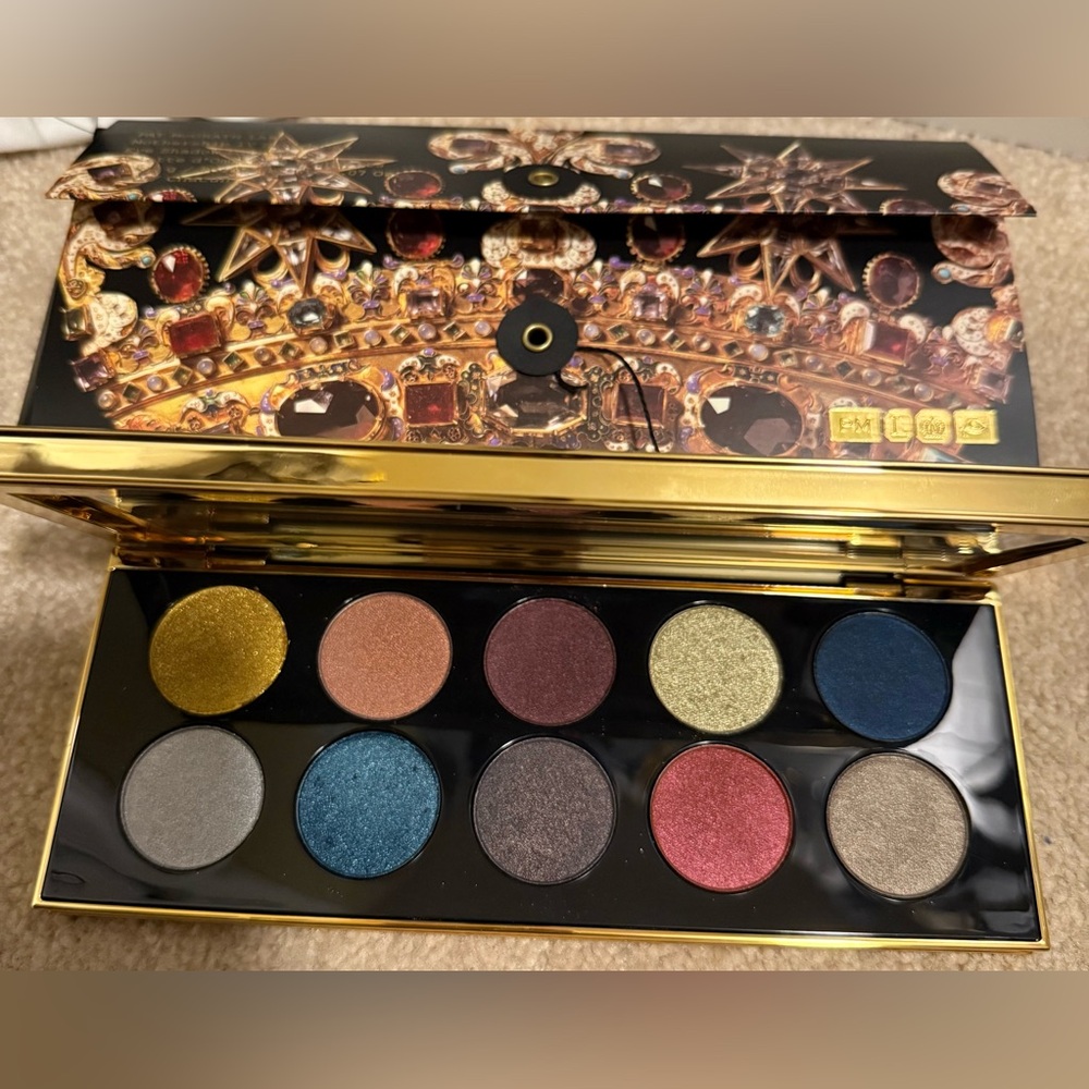 Pat McGrath Mothership IV  Decadence limited edition package in gold